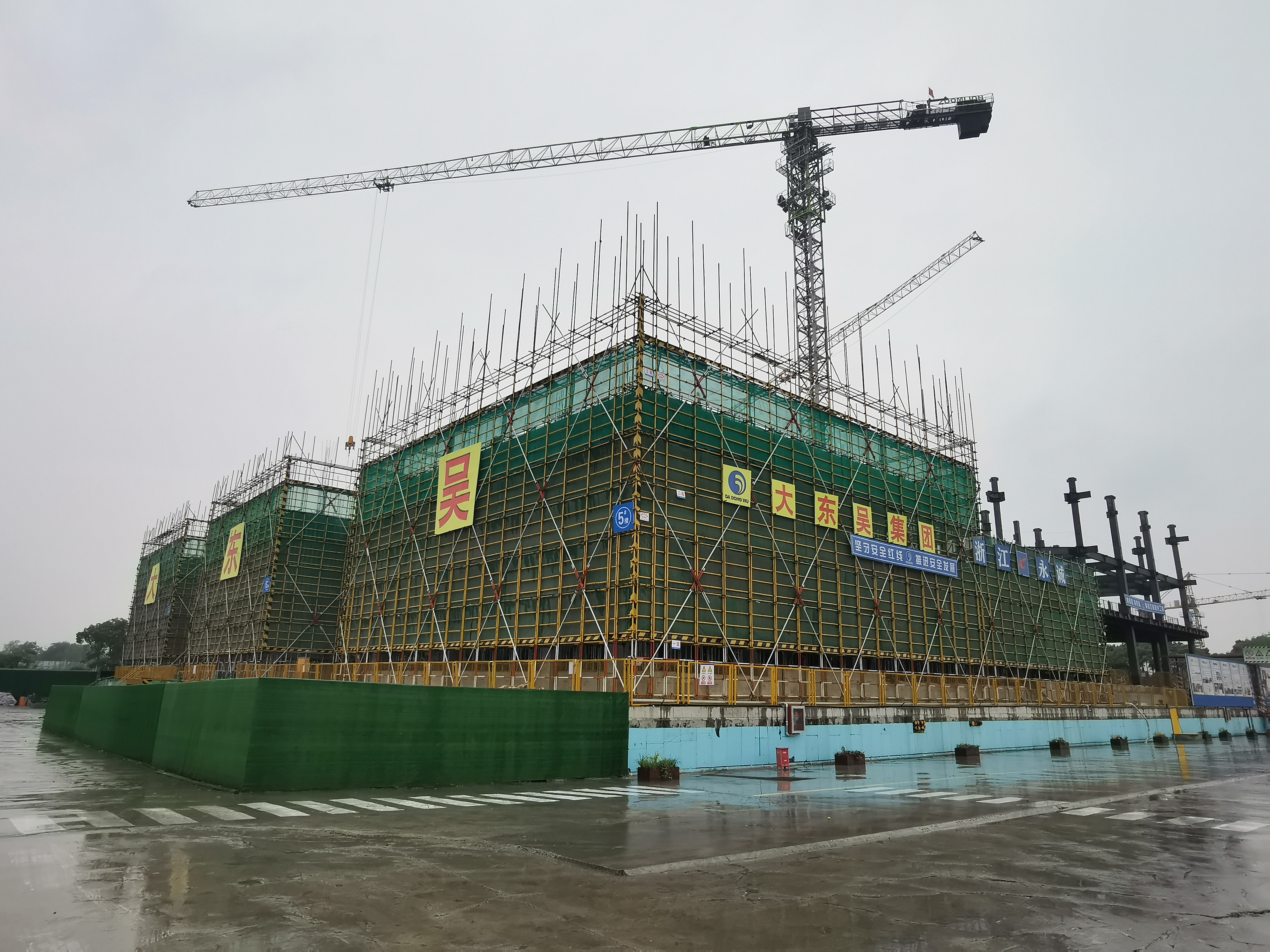 腳手架圍護(hù).jpg